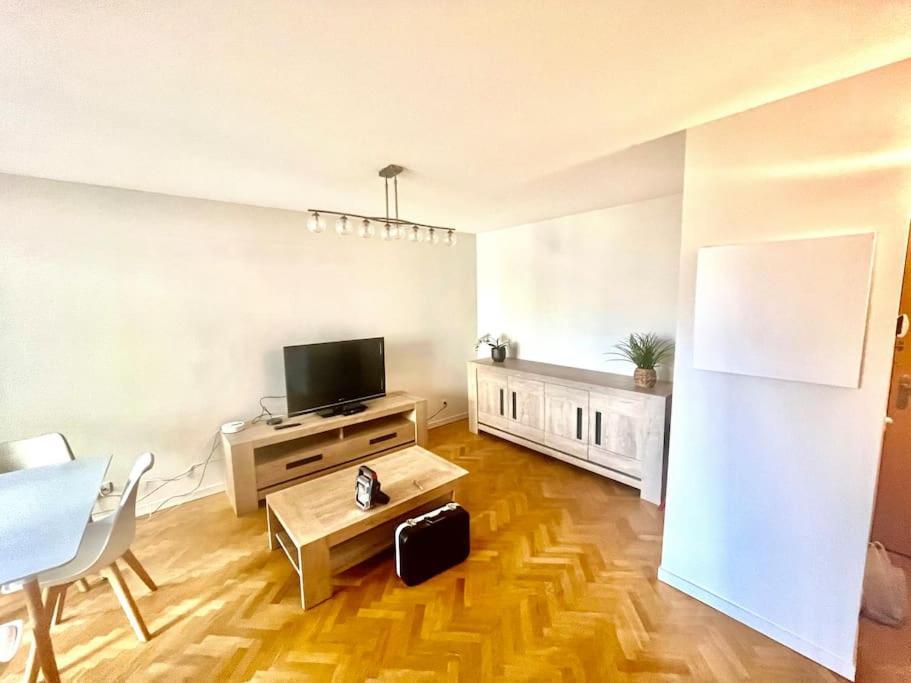 Le Sept Avec Parking, Transfert Apartment Vaires-sur-Marne Exterior photo